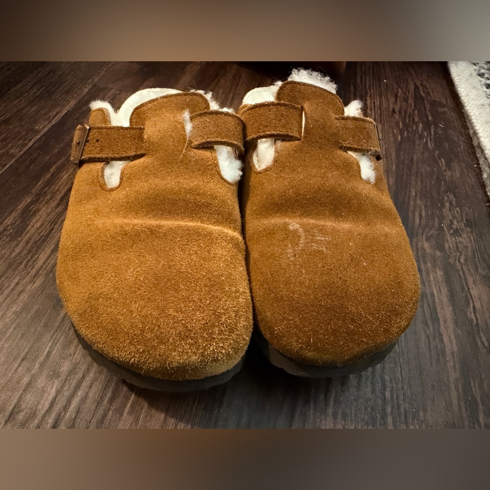 Birkenstock Boston Shearling Clog – Size 39 – Tobacco Suede - Picture 3 of 4